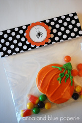 Anna_and_blue_bag_topper_medium