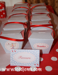 Branded_favour_boxes_medium