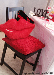 Red_lips_seat_medium
