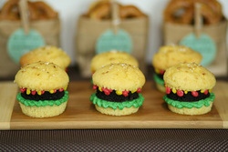 4_football_party_-_hamburger_cupcakes_medium