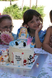 Alice_in_wonderland_2_medium