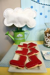 Boot_cookies_left_table_medium