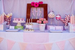 Dessert_table_with_bunting_medium