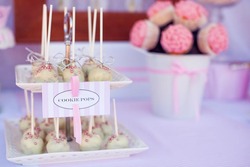 Tim_tam_cookie_pops_and_cupcake_bouquet_medium