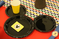 Table_plateandnapkin_mickeymousebirthdayparty_thepetitesoiree_medium