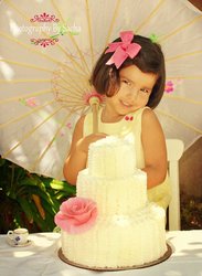 Paulina_and_cake_sacha_medium