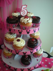 Minnie_cupcakes_2_medium