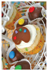Wm-art-cupcake-pallet_medium