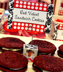 Olivia_the_pig_red_velvet_sandwich_cookies_medium