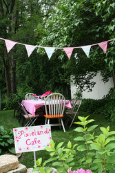 Pixieland_cafe_table_medium