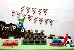 Dirt_bike_motocross_dessert_table_-_overall_medium