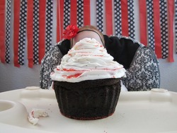 Bigacupcakewithgwen_medium