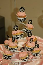 Pink_cupcakes_w_damask_wrapper___toppers_medium