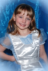 Clare_s_alice_in_wonderland_professional_pictures_096_medium