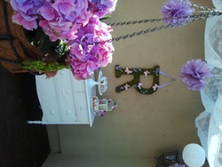 Caketable_and_flowers_best_one_medium