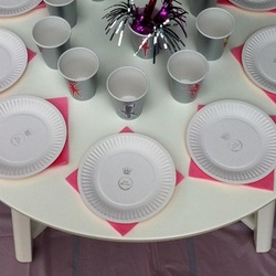 07_party_food_table_medium