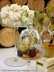 Natural_dessert_table_macarons_medium