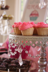 Pink_vanilla_cupcakes_medium