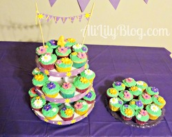 Rapunzel_tangled_birthday_cupcakes_medium