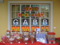 Candy_buffet_and_party_favors_medium