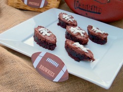 Tailgate_football_brownies_medium
