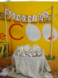 Souvenir_stand_medium