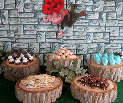 Dessert_table_closeup_medium