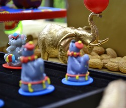 Circuselephant_medium