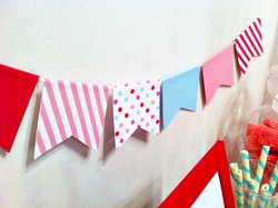 Vday_2013_love_xoxo_flag_garland_medium