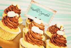 Vanilla_cupcakes_medium