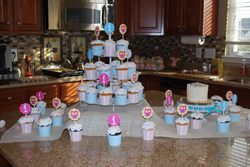 Cupcake_holders_and_stand_medium