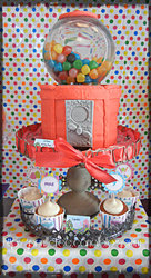 Gateau_distributeur_de_bonbons_et_ses_cupcakes_prunillefee_medium