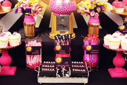 Front_of_table_close_up_medium
