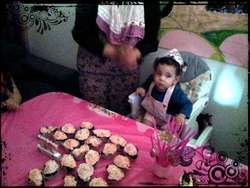 Andy___cupcakes-400_medium