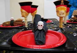 Pirate_plates_setting_medium