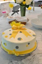 Gray_and_yellow_shower_cake_medium