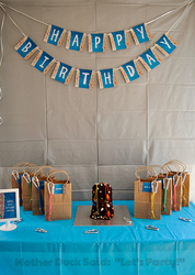Rock_climbing_party_table_medium
