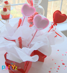 Favor_box_with_logo_medium