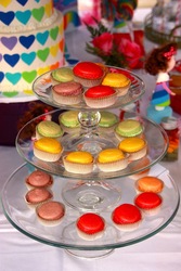Rainbow_macarons_medium