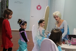 Queen_elsa_medium