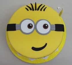 Minion_cake_1_medium