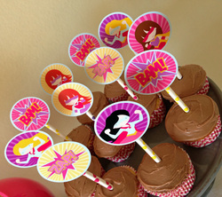Superhero_cupcake_close_up_medium