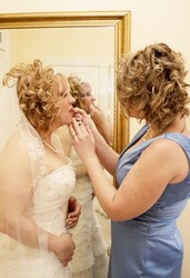 Bride_and_maid_medium