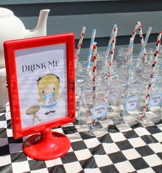Alice_-drink_me_table_medium