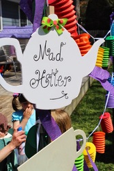Alice_mad_hatter_decoration_medium
