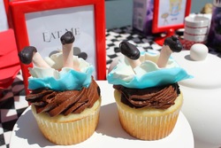 Alice_cup_cake_medium