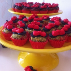 Festa_minnie_ella_brigadeiros_nas_boleiras_medium