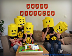 Costume-lego-photo-famille-anniversaire_medium