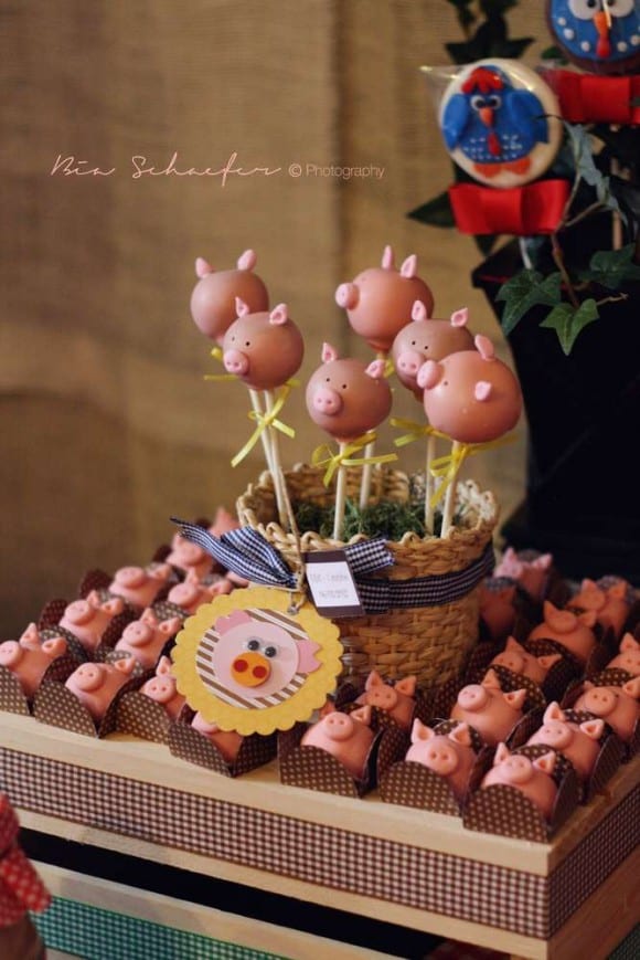 Pig cake pops | CatchMyParty.com