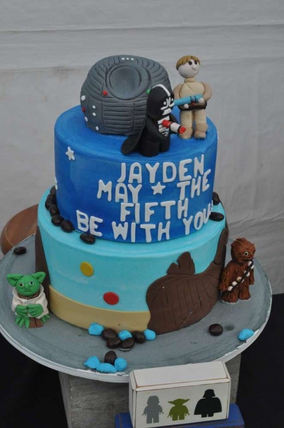 Star Wars Party Cake | CatchMyParty.com